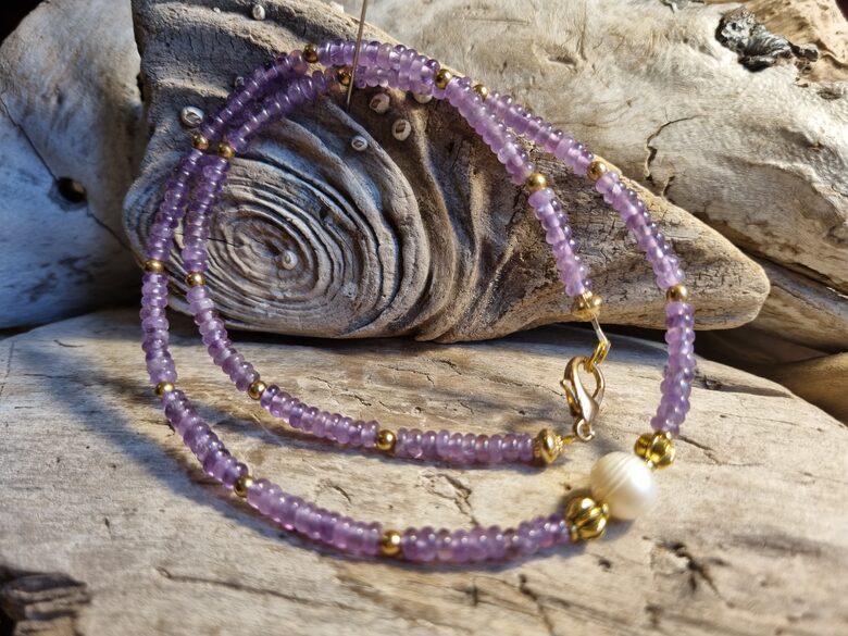 Ametista krelles "Līdzsvars" ar pērli (10 mm) Garums 46 cm Zelta krāsas detaļas