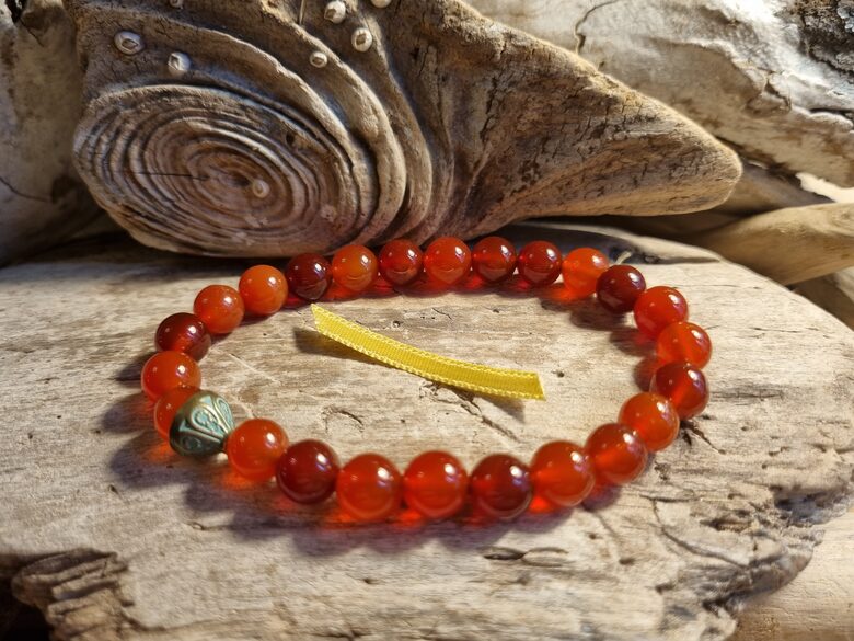 Karneola rokassprādze "Jauns sākums" nr 1. Izmērs 18.5 cm Bumbiņa 8 mm Dzeltena bantīte