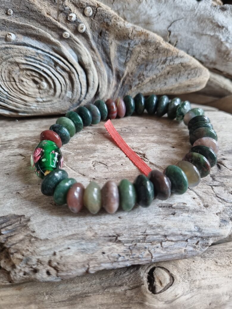 Heliotropā rokassprādze "Pasargā no nevēlamas ietekmes" nr 2. Izmērs 20 cm Bumbiņa 10 mm Rozā bantīte