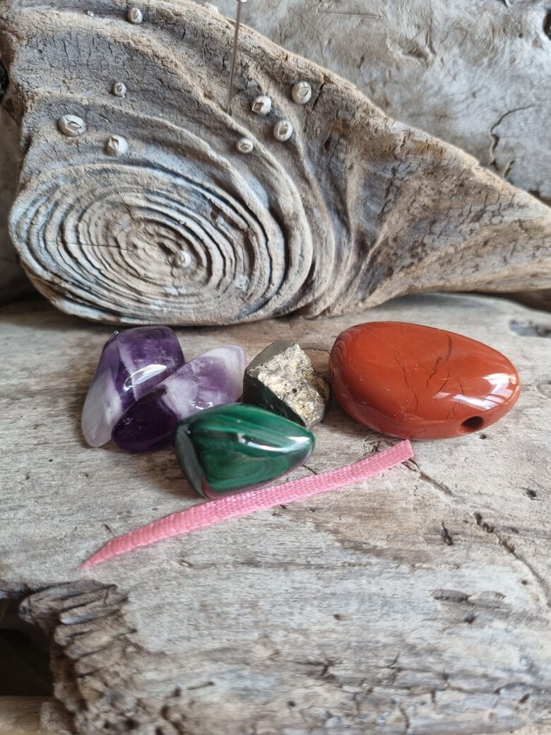 Piecu akmeņu komplekts "Iemīlēt sevi" nr 1. Var turēt guļamistabā Rozā bantīte