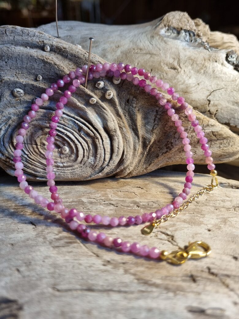 Rubīna krelles "Enerģijai" Garums 45 cm ķēdīte 5 cm Bumbiņa 3 mm Detaļas sudrabs apzeltīts Vieglas