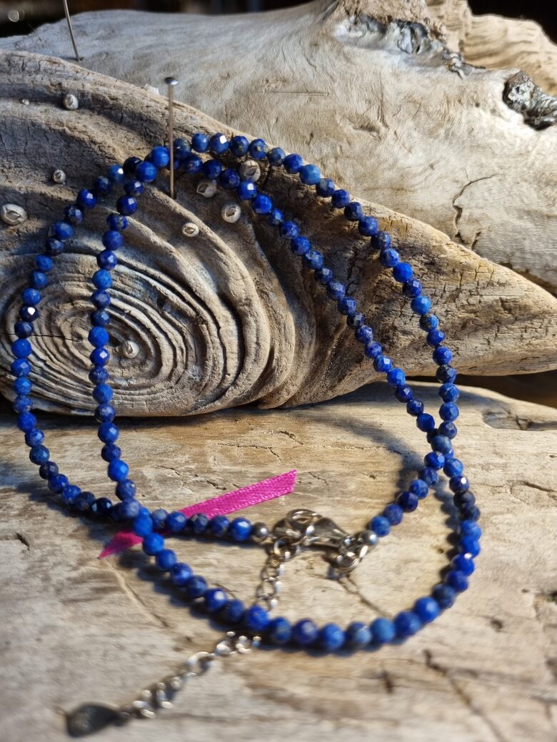 Lazurīta krelles "Domu skaidrībai" Garums 45 cm ķēdīte 5 cm Bumbiņa 3 mm Vieglas, bet iedarbīgas