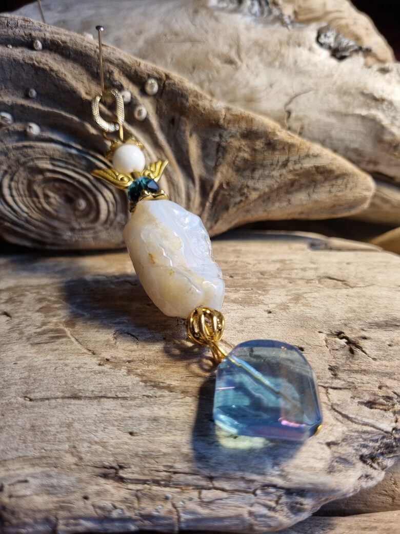 Zilā mežģīņu ahāta sargeņģelis Izmērs 10 x 2 cm Priekšnama aizsaramulets