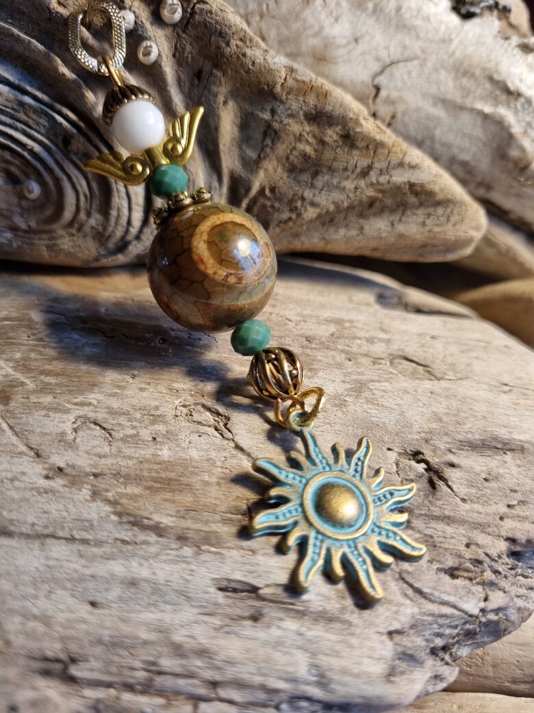 Ahāta sargeņģelis "Stiprā saule" Izmērs 9 x 2 cm Priekšnama aizsargamulets 