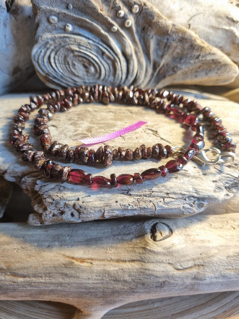 Granāta krelles "Stiprās" Izmērs 48 cm Rozā bantīte