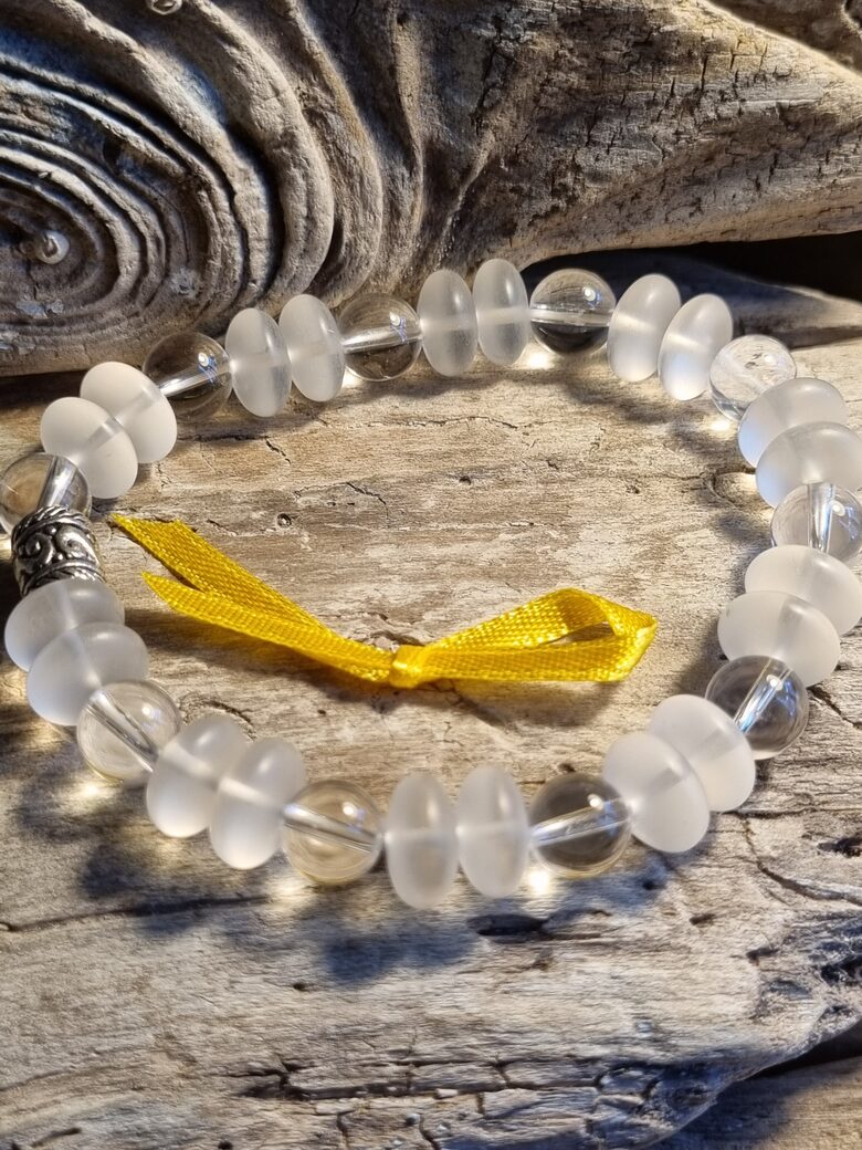 Kalnu kristāla rokassprādze Izmērs 19 cm Bumbiņa 8-10 mm Dzeltena bantīte