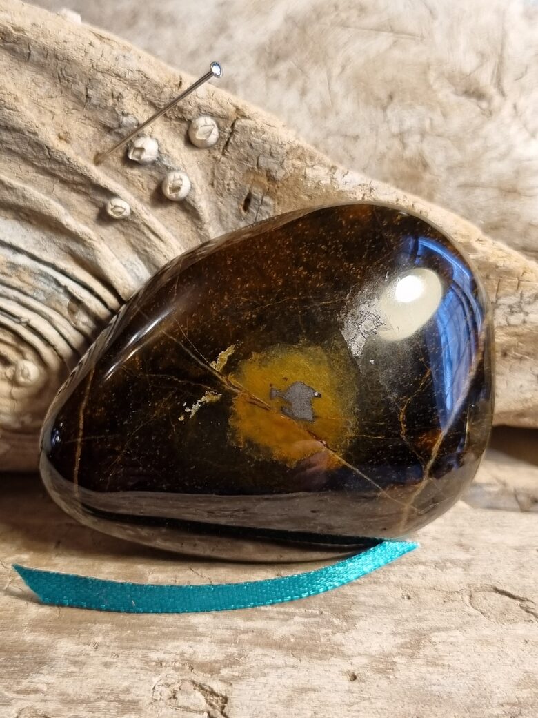 Tīģeracs masāžas olis "Viegla diena" nr 1. Izmērs 6 x 4 x 1 cm Zaļa bantīte