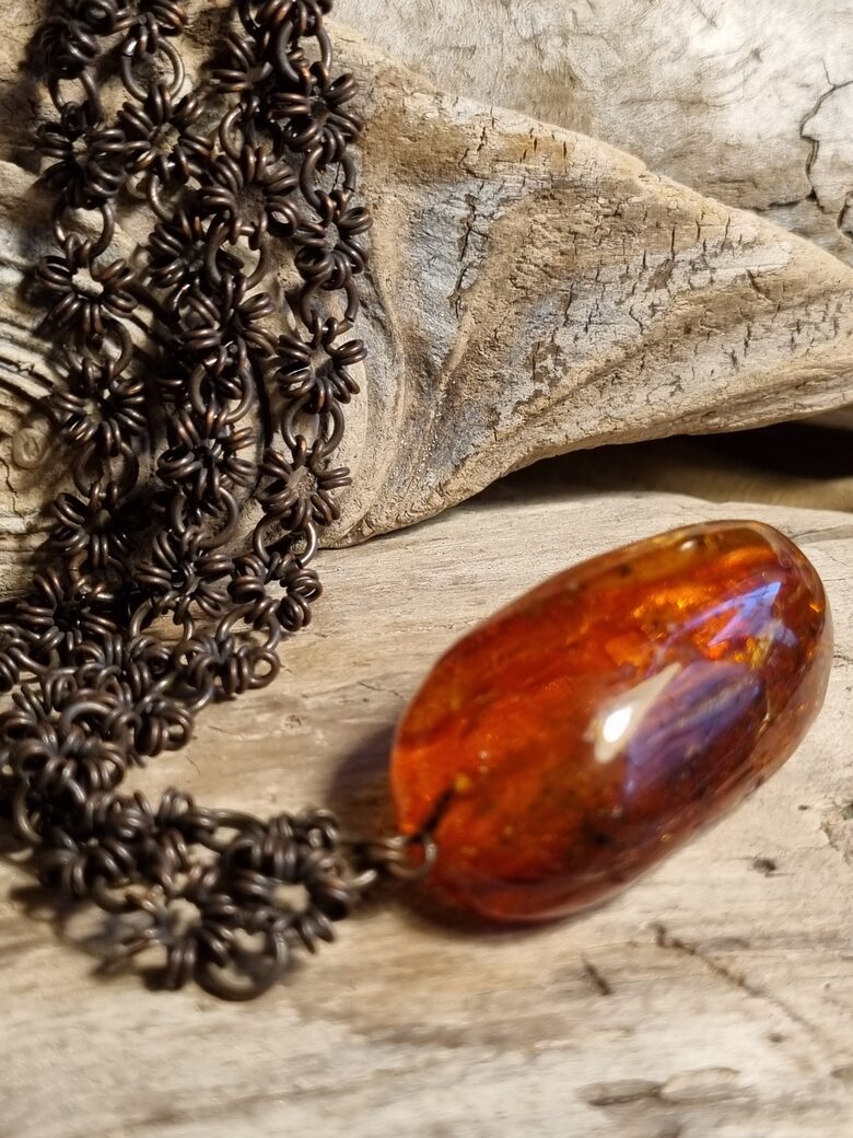 Dzitara kulons "Jūras dziesma" ar vara ķēdi Izmērs 4 x 2.3 cm ķēde 38 cm