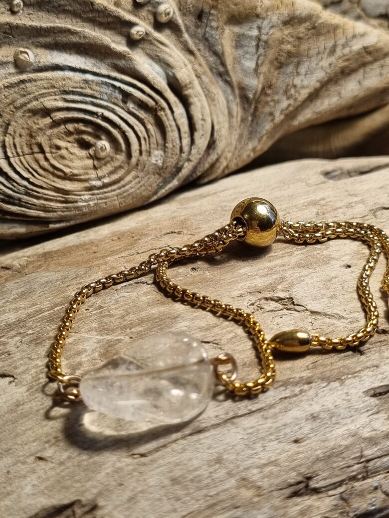 Kalnu kristāla aproce "Savelkamā" bumbiņa kalnu kristāla 2 x 1.5 cm