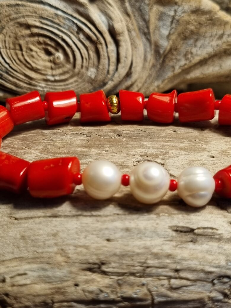 Koraļļu aproce ar dabīgām pērlēm Izmērs 20 cm Bumbiņa 1 x 0.8 cm 