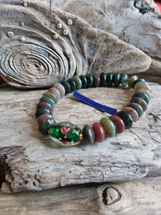 Heliotropā rokassprādze "Pasargā no nevēlamas ietekmes" nr 1. Izmērs 20 cm Bumbiņa 10 mm Zila bantīte