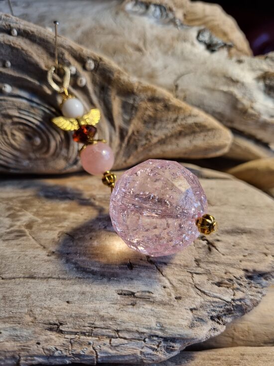 Rozā kvarca sargeņģelis "Lidojums ar gaisa balonu" Izmērs 10 x 3 cm Priekšnama aizsargamulets