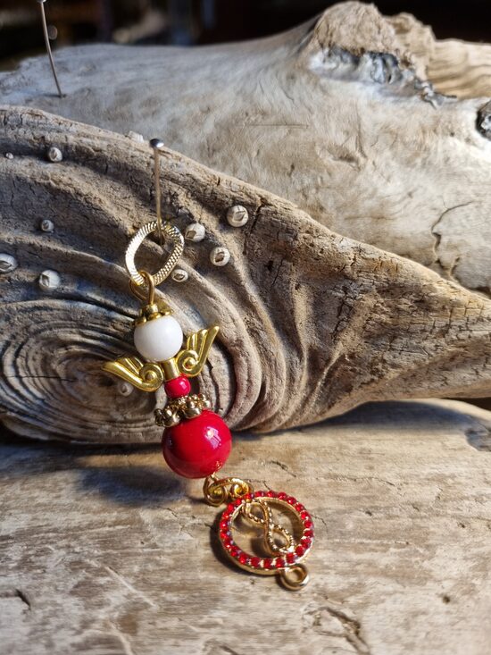 Sarkana marmora sargeņģelis "Bezgalīga mīlestība" Izmērs 7 x 1.5 cm Priekšnama aizsargamulets