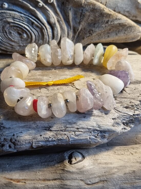 Rozā kvarca rokassprādze ar ametistu un koralli Izmēŗs 19.5 cm Dzeltena bantīte Akmentiņi 1 cm