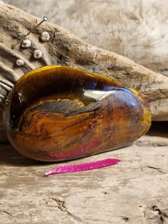 Tīģeracs masāžas olis "Viegla diena" nr 4. Izmērs 6 x 3.8 x 1 cm Sārta bantīte