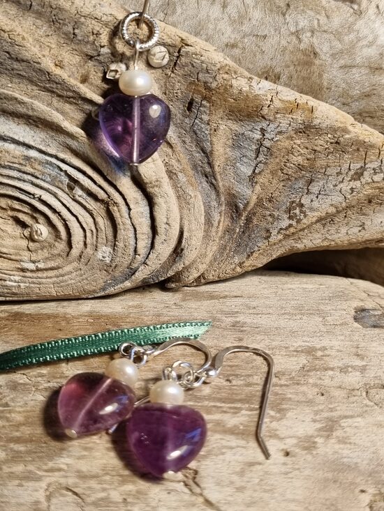 Fluorīta komplekts "Mīļajai" nr 2. aukari ar pērli 1 x 1 cm Kulons 1 x 1 cm Sudraba āķītis Zaļa bantīte