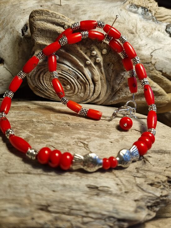 Koraļļu krelles "Mīļās zivtiņās" Garums 49 cm Sudraba krāsas metāls Vieglas