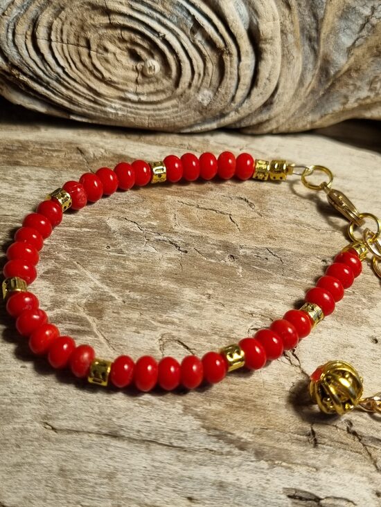 Koraļļu aproce "Zelta bumbiņa veiksmei" Garums 17 cm + ķēdīte Bumbiņa 6 mm Zelta krāsas metāls