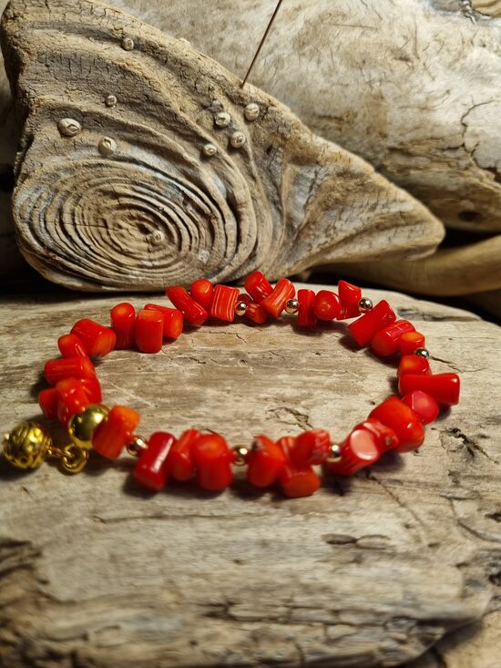 Koraļļu aproce "Aizsargamulets" Izmērs 20 cm Zelta krāsas metāls