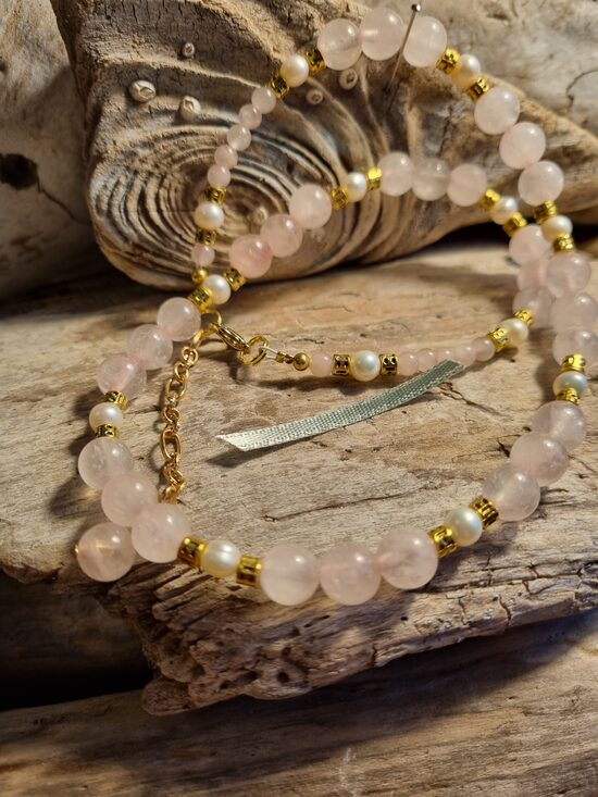 Rozā kvarca krelles "Mīlestība ir vienmēr" Garums 46cm + ķēde Bumbiņa 8 mm Gaiša bantīte Zelta krāsas metāls