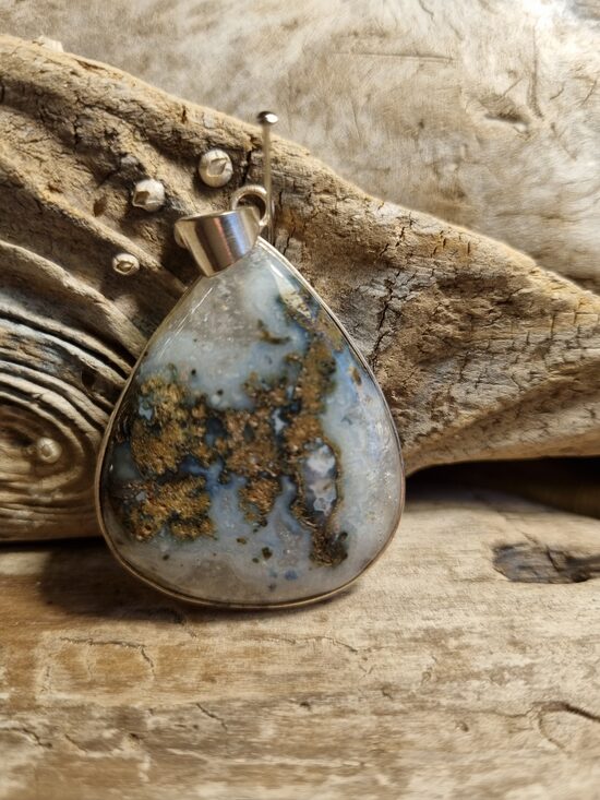 Liels sūnu ahāta kulons "Mans ceļš" Izmērs 5 x 3.5 cm Var nēsāt kaklā vai pakārt priekšnamā