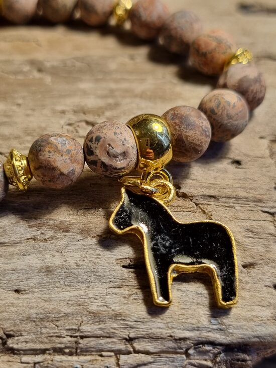 Leoparda jašmas aproce "Mans zirdziņš" Izmērs 21 cm Bumbiņa 8 mm Zelta krāsas metāls