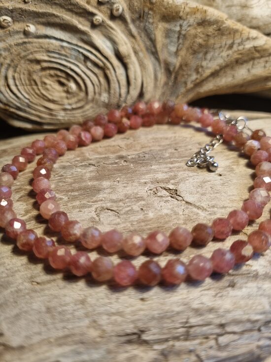 Rozā turmalīna krelles "Manai sieviņai" Garums 42 cm + ķēdīte Zaļa bantīte Bumbiņa slīpēta 6 mm