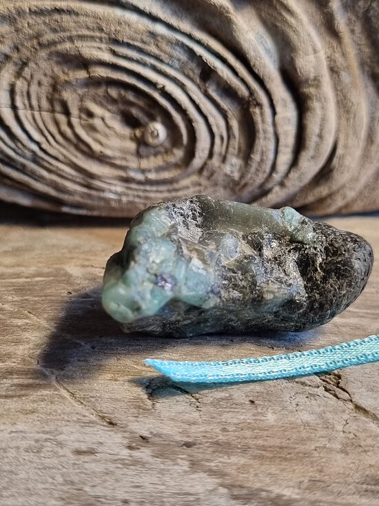 Smarads iezī "Mans līdzsvars" nr 3. Izmērs 3 x 2 cm Zila bantīte No Brazīlijas