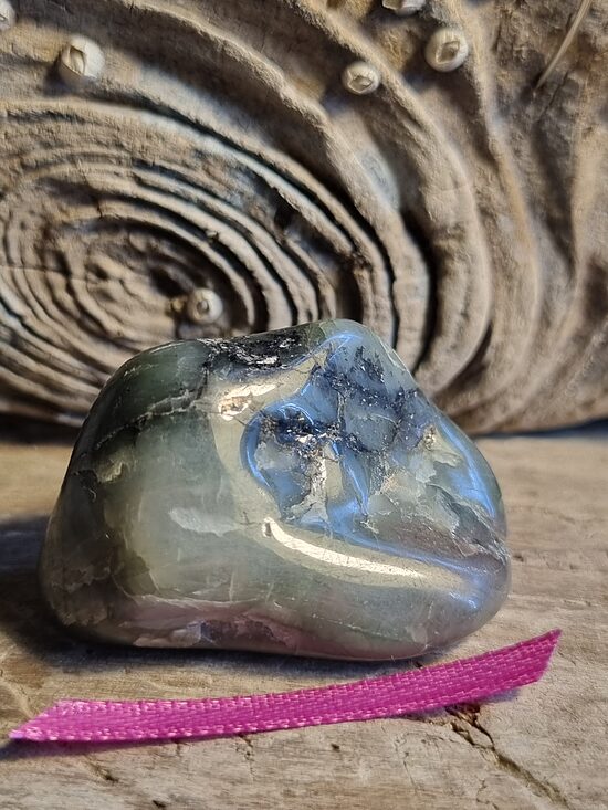 Smarads iezī "Mans līdzsvars" nr 4. Izmērs 4 x 2 cm Rozā bantīte No Brazīlijas