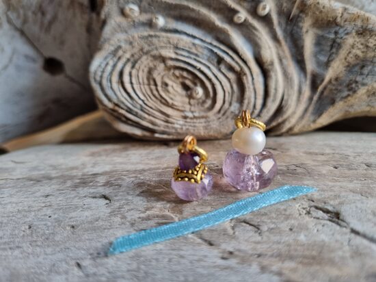 Ametista kuloni "Tev un man" Izmēri 1.8 x 1 un 1.4 x 1 cm Zila bantīte Zelta krāsa