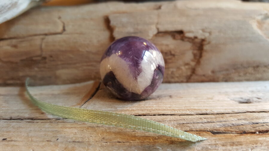 Ametista lode "Atmiņas uzlabotājs" nr 2. Izmērs 2.5 cm Gaiši zaļa bantīte