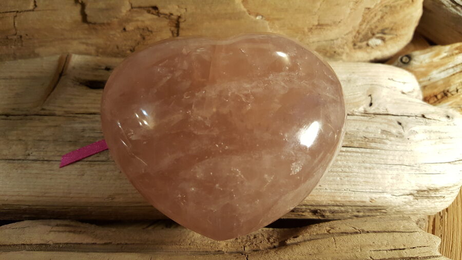 Liela rozā kvarca sirds "Madagaskaras brīnums" Izmērs 8 x 7 x 3 cm No Madagaskaras raktuvēm