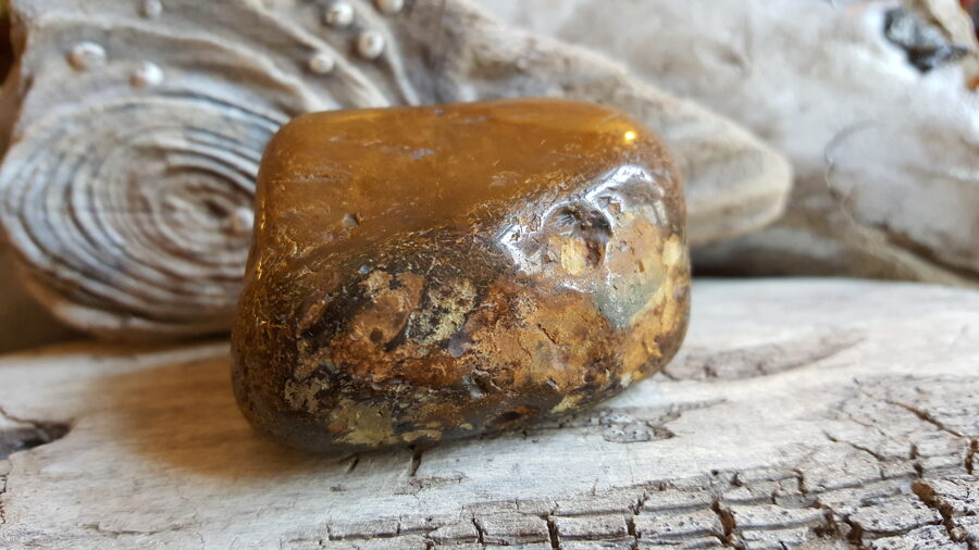 Brūns opāls no Islandes salas "Panākumu akmens" Izmērs 5 x 3 x 3 cm Ar dabīgiem iespiedumiem