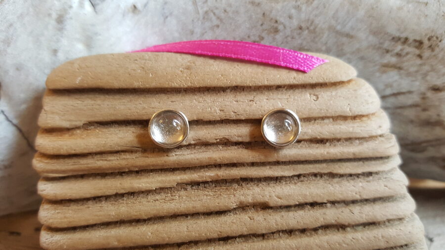 Kalnu kristāla auskari "Dzidrie" nr 2. Sudraba krāsas ietvars. 6 mm Rozā bantīte