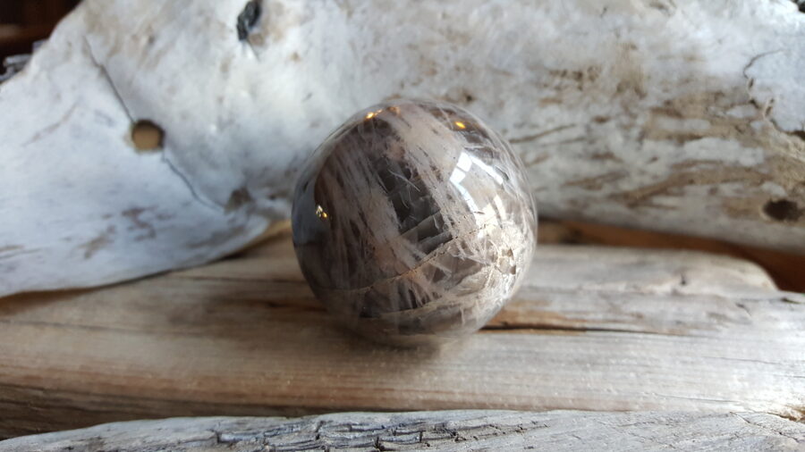 Melna mēnessakmens lode Izmērs 4.5 cm Nomierinošā Ar dabīgiem iekļāvumiem un švīkām