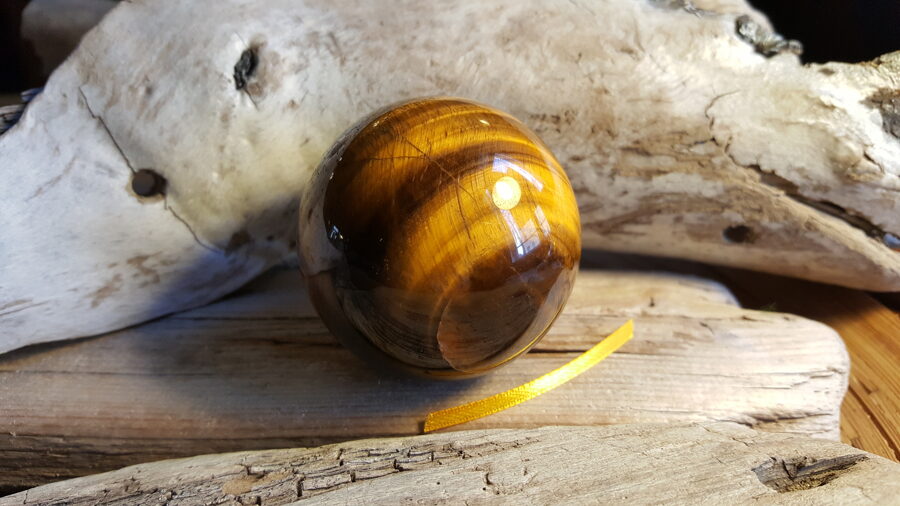 Tīģeracs lode "Pret nevēlamiem ciemiņiem" nr 1. Izmērs 5.5 cm Piemērota priekšnamam mājās Dzeltena bantīte