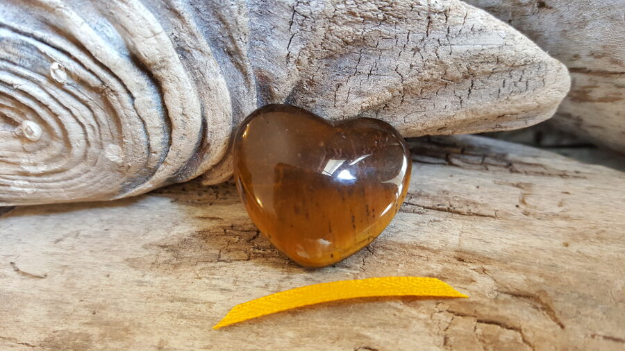 Tīģeracs sirds "Mazā stiprā" nr 4. Izmērs 3 x 2.5 cm Dzeltena bantīte