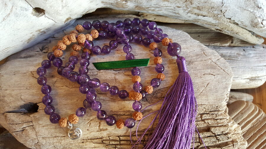 Ametista krelles-mala "Nomierinošās" nr 3. Bumbiņas 6 mm Zaļa bantīte