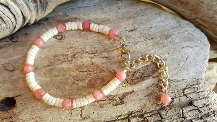 Gliemežvāka aproce ar stikla bumbiņām Izmērs 17 cm + ķēdīte