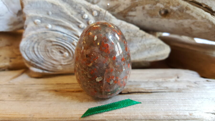 Extra heliotropa ola "Skaistā raibā" Izmērs 5 x 3.5 cm Zaļa bantīte