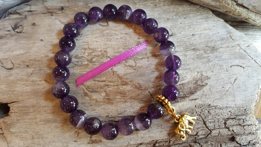 Ametista rokassprādze "Jauka diena" nr 5. Izmērs 18 cm Bumbiņas 8 mm Zelta krāsas zilonis Rozā bantīte