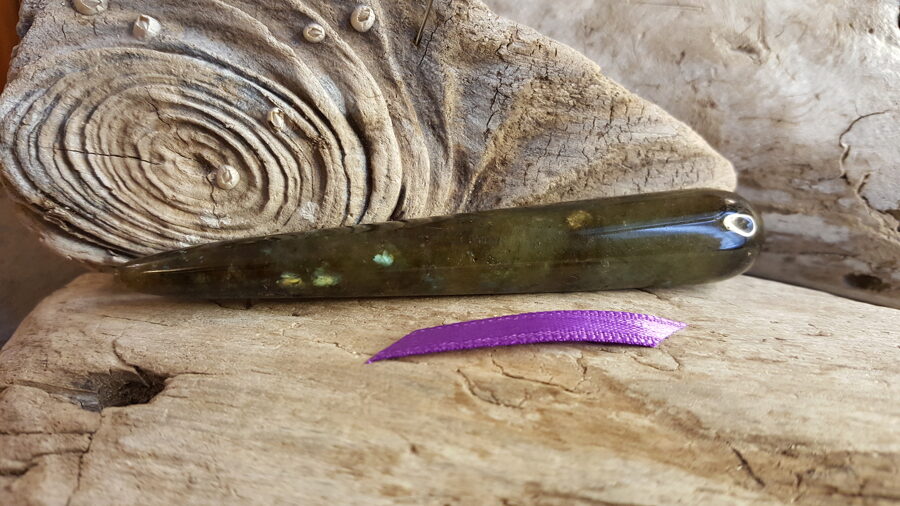 Labradora masāžas nūjiņa "Līdzsvaram" nr 3. Izmērs 10x 1.2 cm Lillā bantīte Nēsāt somā un masāžai