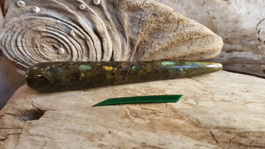 Labradora masāžas nūjiņa "Līdzsvaram" nr 4. Izmērs 10x 1.2 cm Zaļa bantīte Nēsāt somā un masāžai