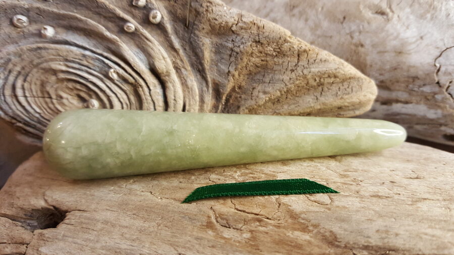 Akvamarīna masāžas nūjiņa "Emociju līdzsvaram" nr 1. Izmērs 10 x 2 cm Zaļa bantīte