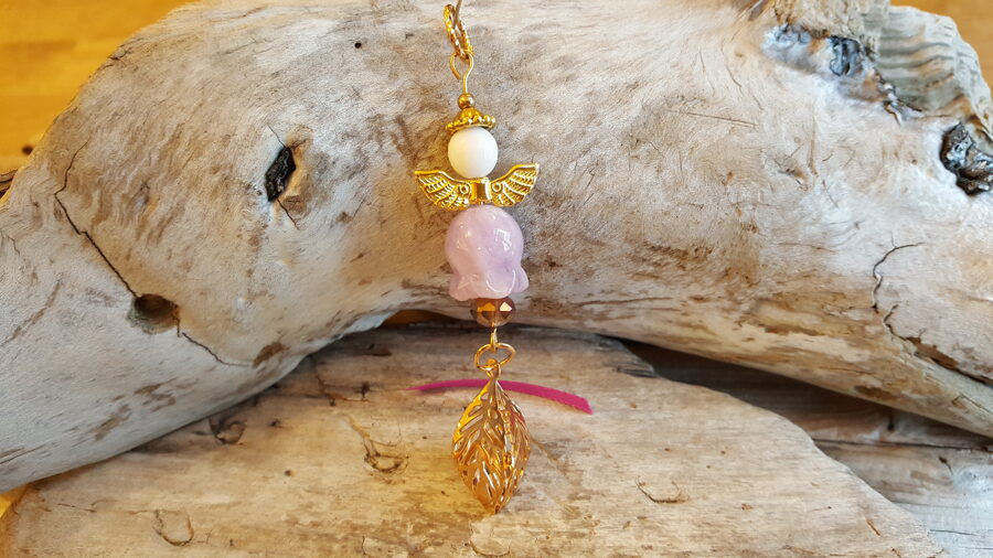 Ametista eņģelis "Aizsardzībai" Izmērs 8 cm Zelta krāsas metāls Rozā bantīte