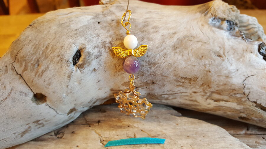 Ametista eņģelis "Mana zvaigzne" nr 1. Izmērs 7 cm Zelta krāsas metāls Zila bantīte