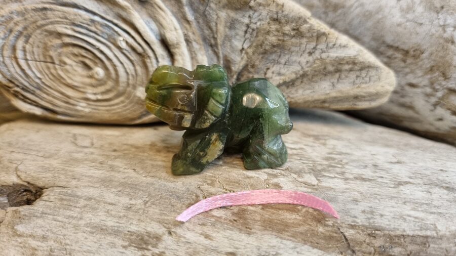 Sūnu ahāta figūra "Zilonis" Izmērs 3.5 x 2 cm Rozā bantīte