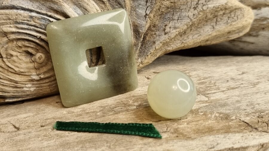 Serpentīna komplekts "Pārītis" nr 3. Izmērs 3 x 3 cm un lodīte 1.5 cm Zaļa bantīte Nēsāt somiņā Masāžai