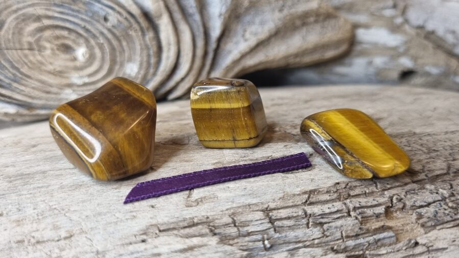 Tīģeracs komplekts nr 3. Izmēri 2 x 2 cm 2.5 x 1.5 cm 1.7 x 1.5 cm Lillā bantīte