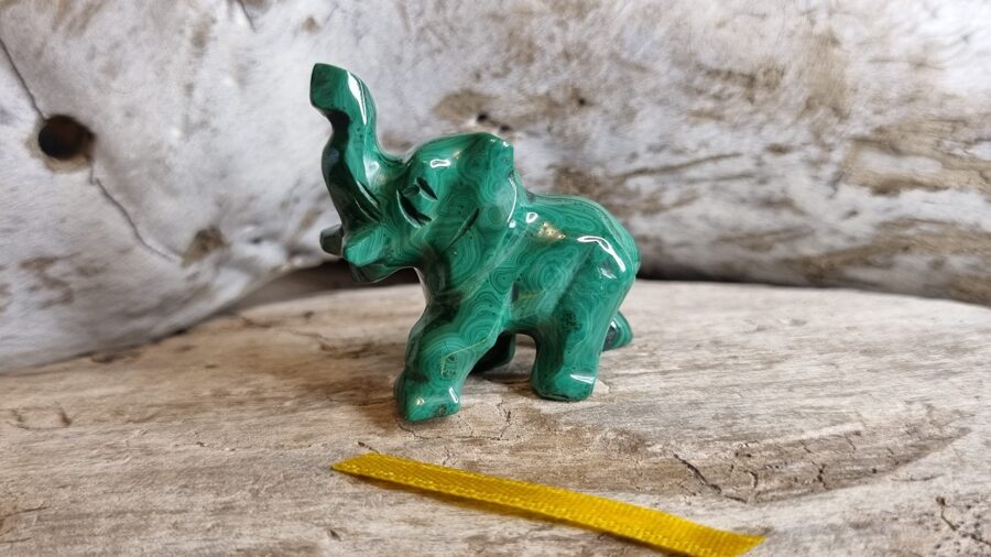 Ziloņa figūra "Vienmēr uzticīgs" nr 1. Izmērs 4 x 3.5 cm Dzeltena bantīte No Namībijas